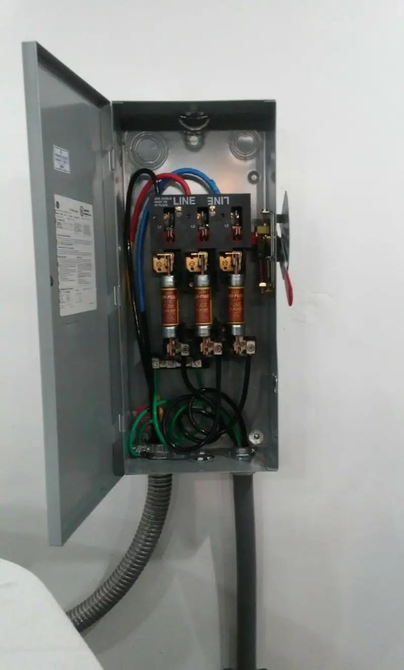 Three-phase disconnect switch installed for Smoke Detector Installation in Alexandria